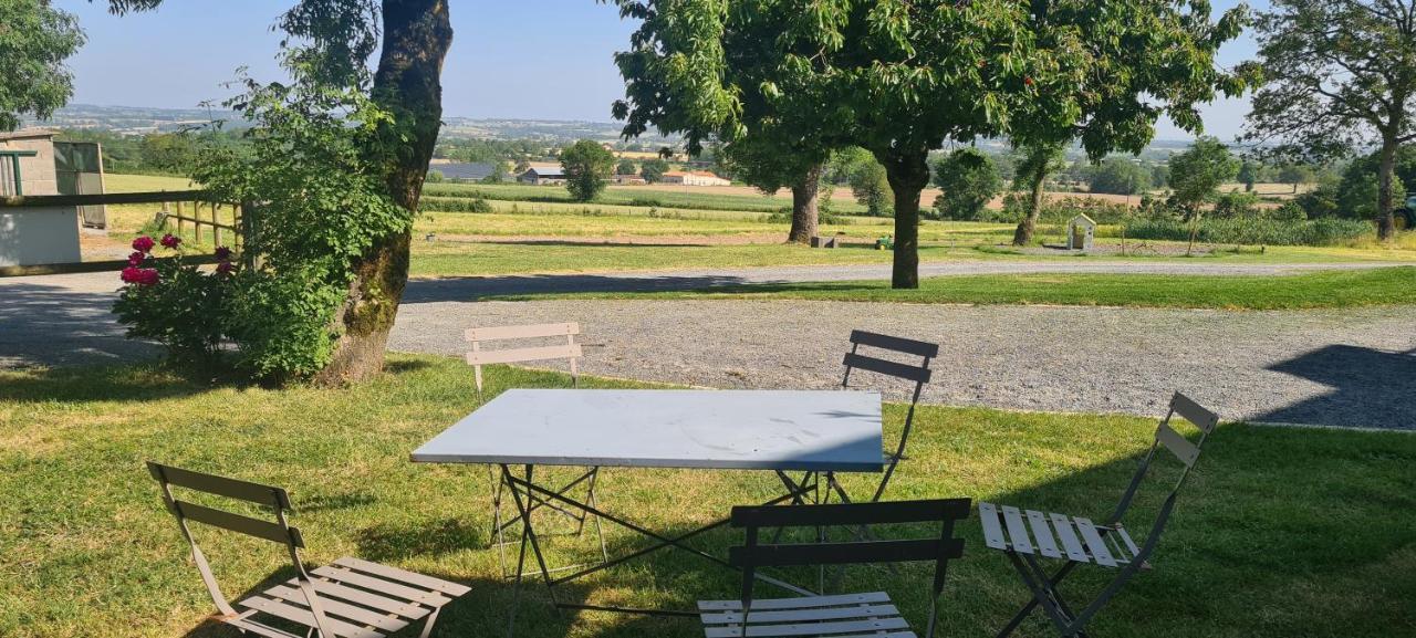 Le Logis Des Chons A La Campagne A Saint Hilaire Du Bois - Lys Haut Layon Le Plessis  Exteriér fotografie